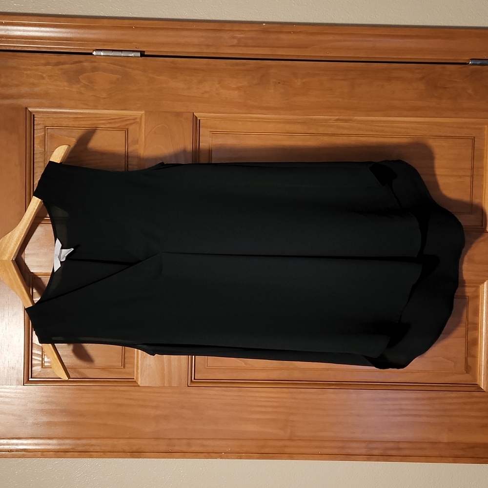Black flowy tank